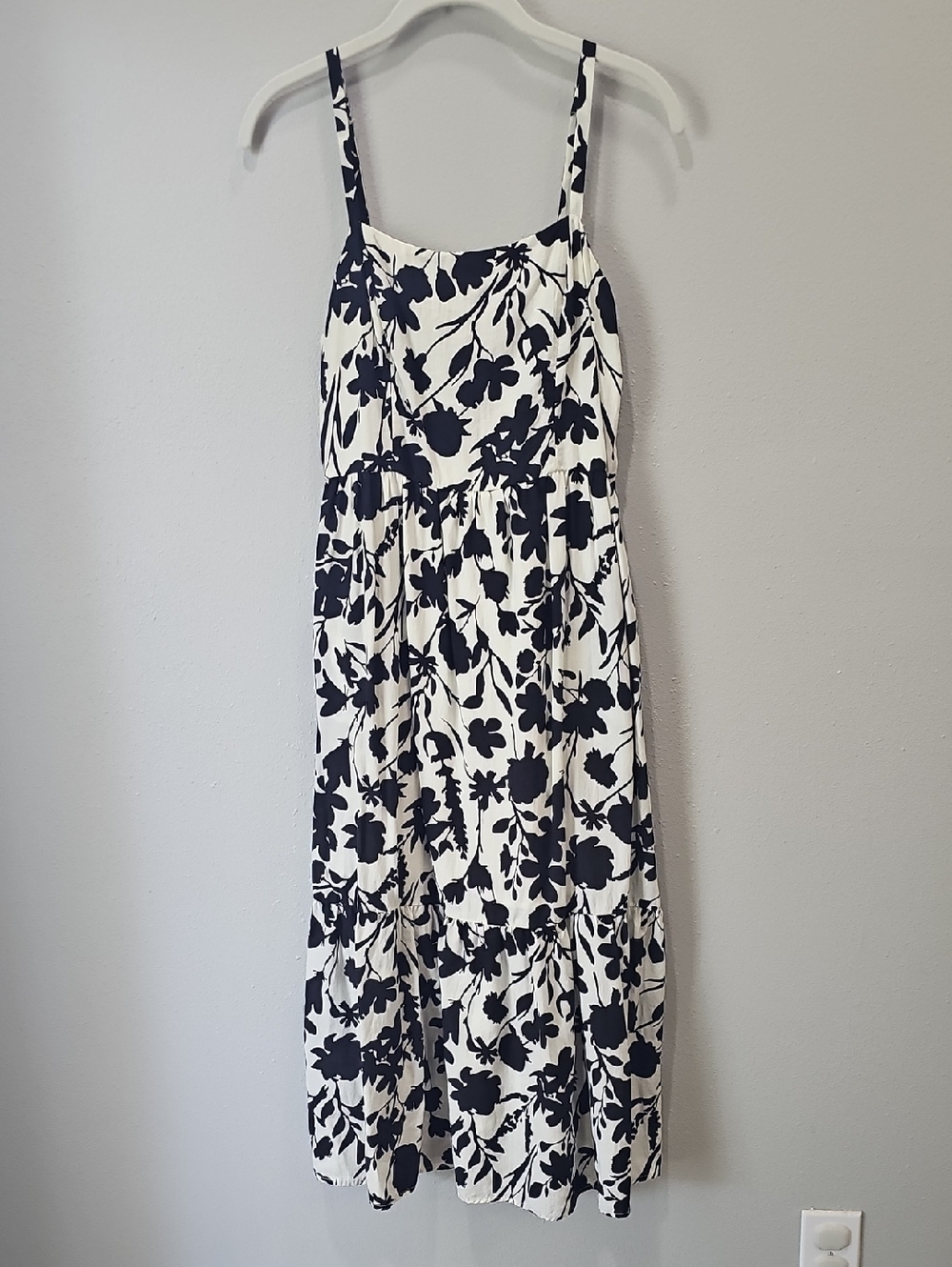 Evereve Black and White Floral Maxi Dress